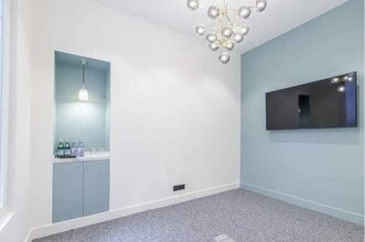 52 Rue Du Faubourg Montmartre, Paris for lease Interior Photo- Image 1 of 4