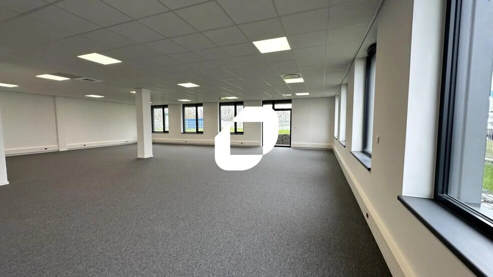 Office in Entzheim for lease - Building Photo - Image 3 of 24