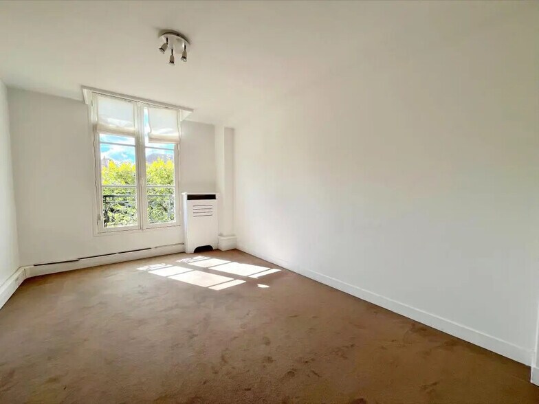 Office in Versailles for lease - Interior Photo - Image 3 of 9