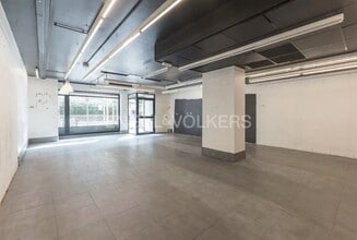 Retail in Barcelona, Barcelona for lease Interior Photo- Image 2 of 6