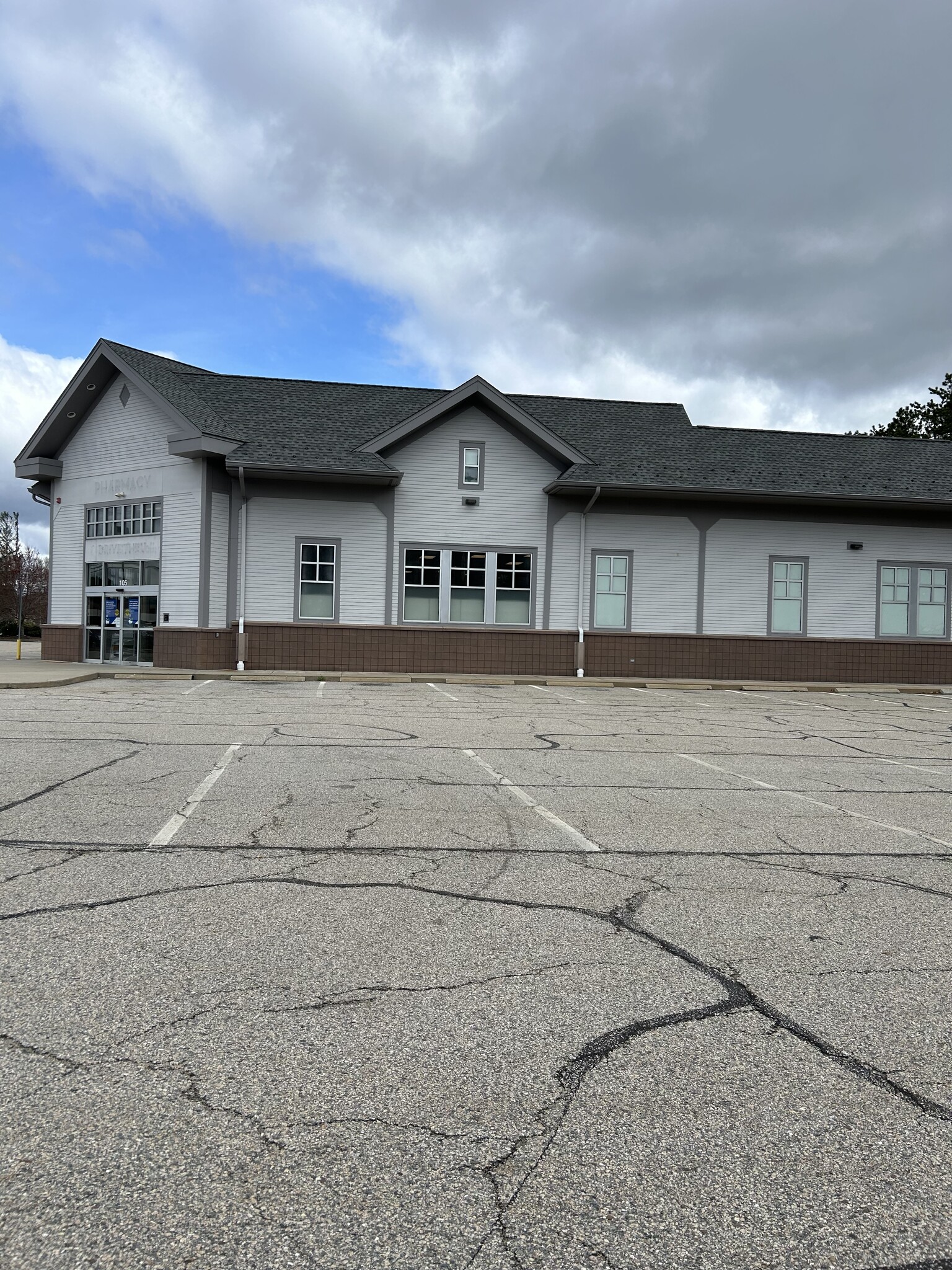 105 Milton Rd, Rochester, NH for lease Building Photo- Image 1 of 8