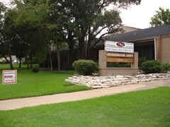1713 Broadmoor Dr, Bryan, TX for lease Primary Photo- Image 1 of 8