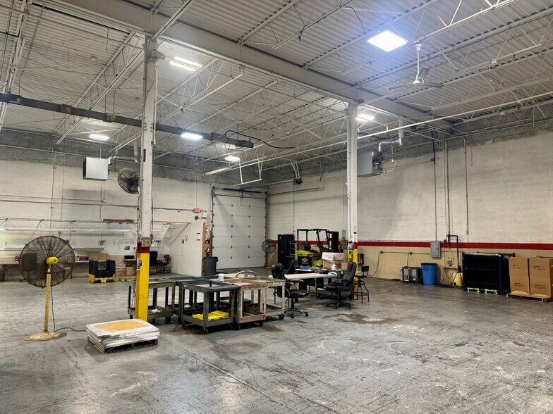 35572 Veronica St, Livonia, MI for lease - Interior Photo - Image 3 of 6