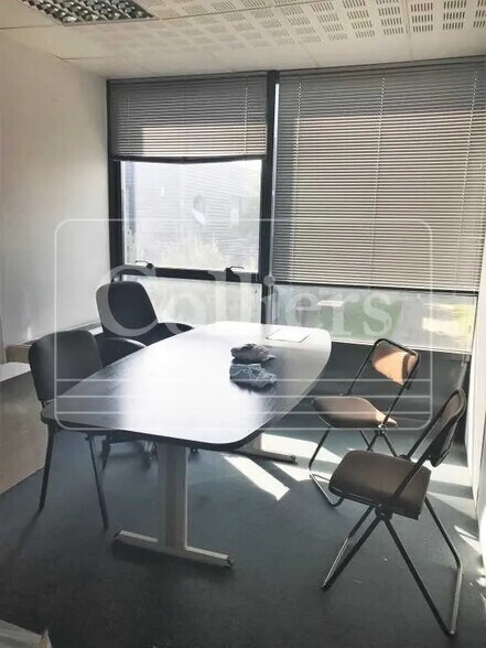 Office in Marseille for lease - Building Photo - Image 2 of 8