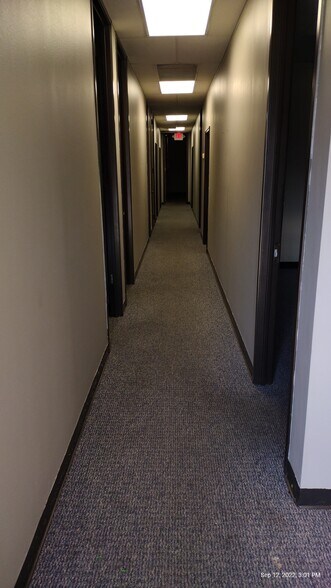 10620 Stebbins Cir, Houston, TX for lease - Building Photo - Image 3 of 8