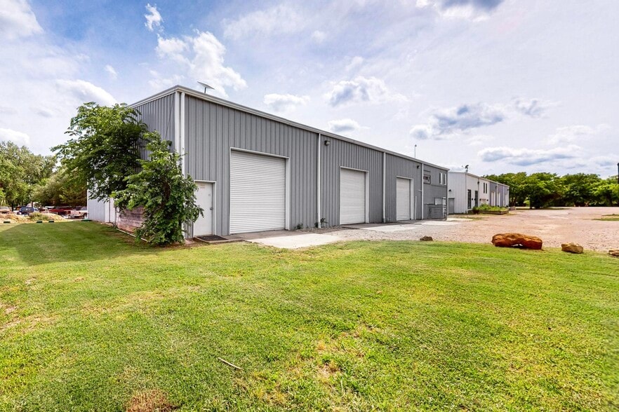 11544 Cockleburr Rd, Roanoke, TX for lease - Building Photo - Image 2 of 42