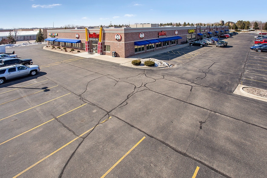 2059-2087 Witzel Ave, Oshkosh, WI for lease - Building Photo - Image 2 of 12