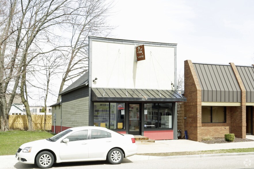 211 W Main Ave, Zeeland, MI for sale - Primary Photo - Image 1 of 1