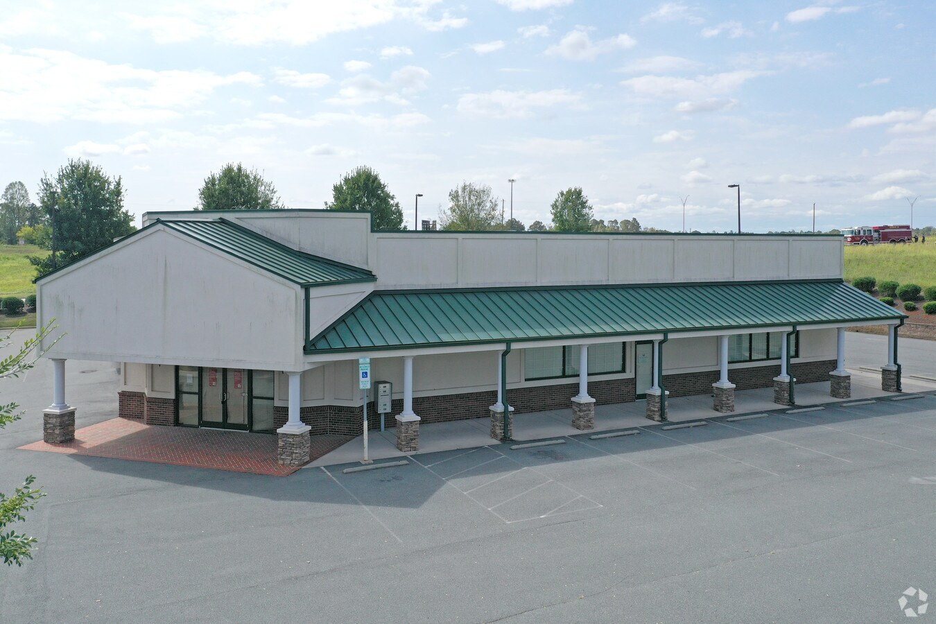 941 Center Crest Dr, Whitsett, NC 27377