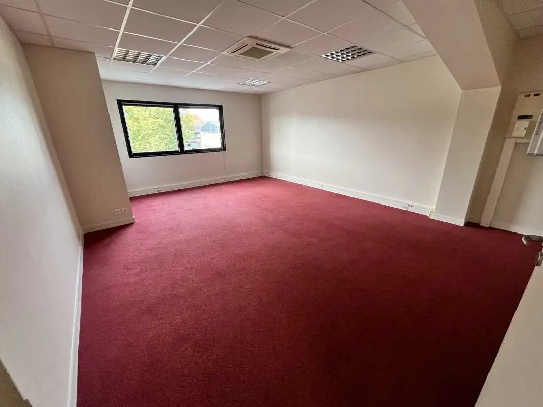 Office in Pacé for lease Building Photo- Image 1 of 8