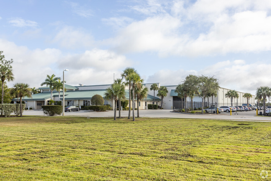 9400 Piper Rd, Punta Gorda, FL for sale - Primary Photo - Image 1 of 4