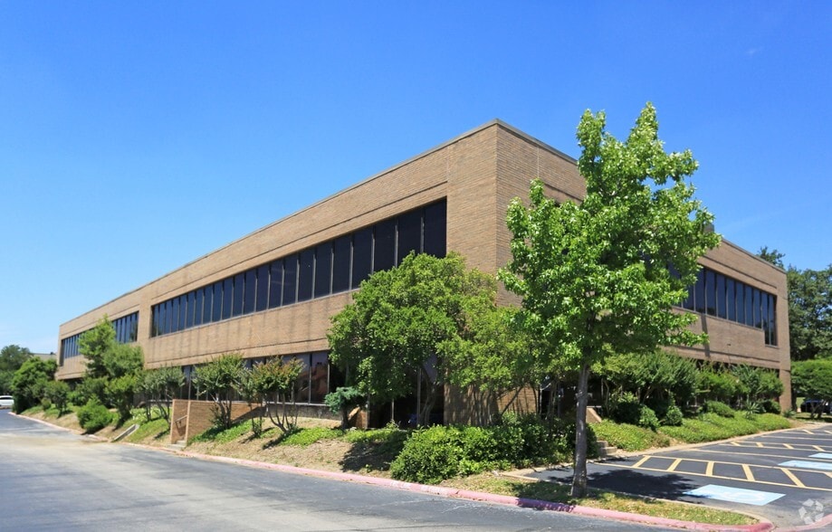 1300 W Walnut Hill Ln, Irving, TX for sale - Primary Photo - Image 1 of 1