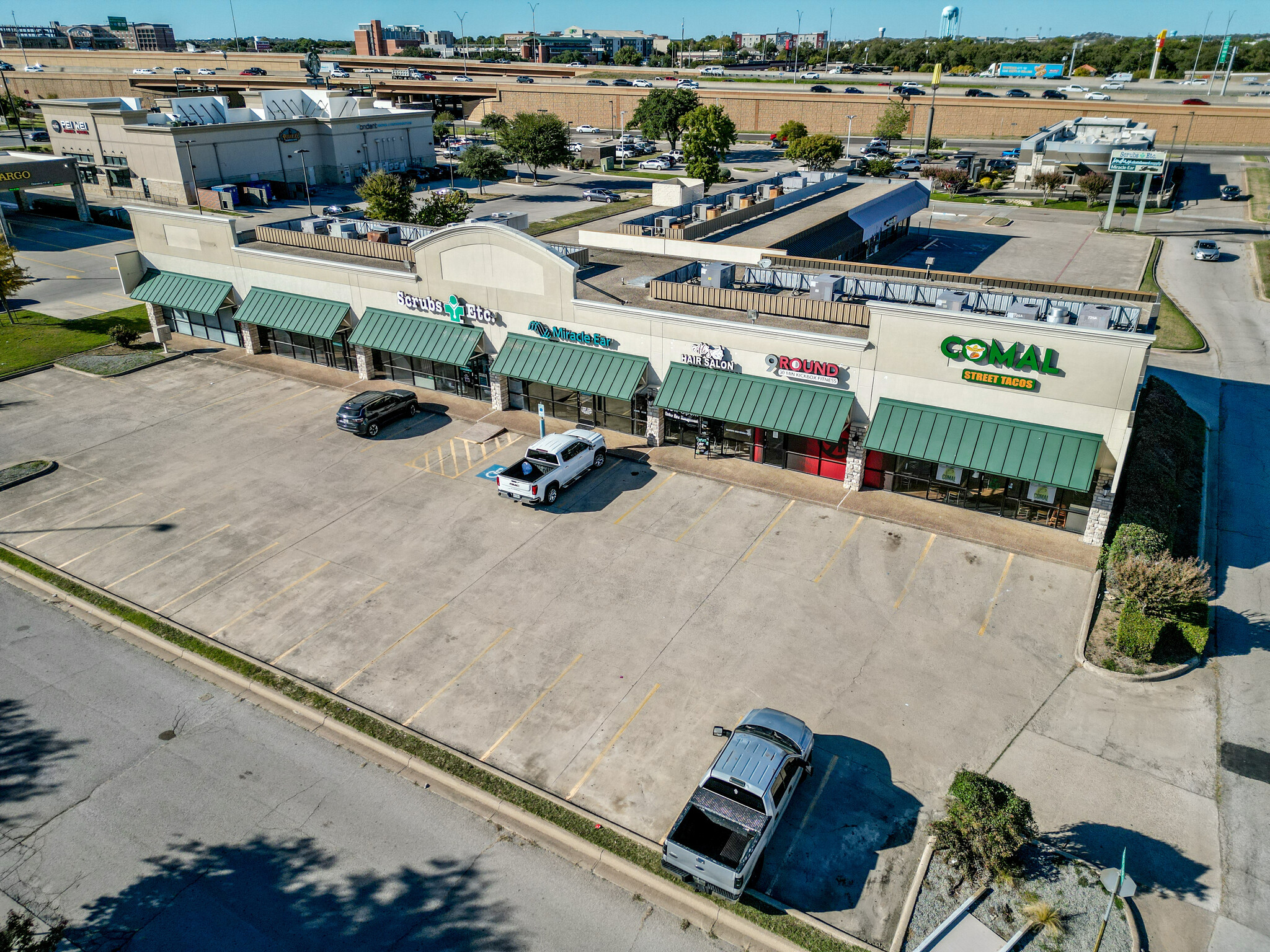 725 Airport Fwy, Hurst, TX for lease Building Photo- Image 1 of 6