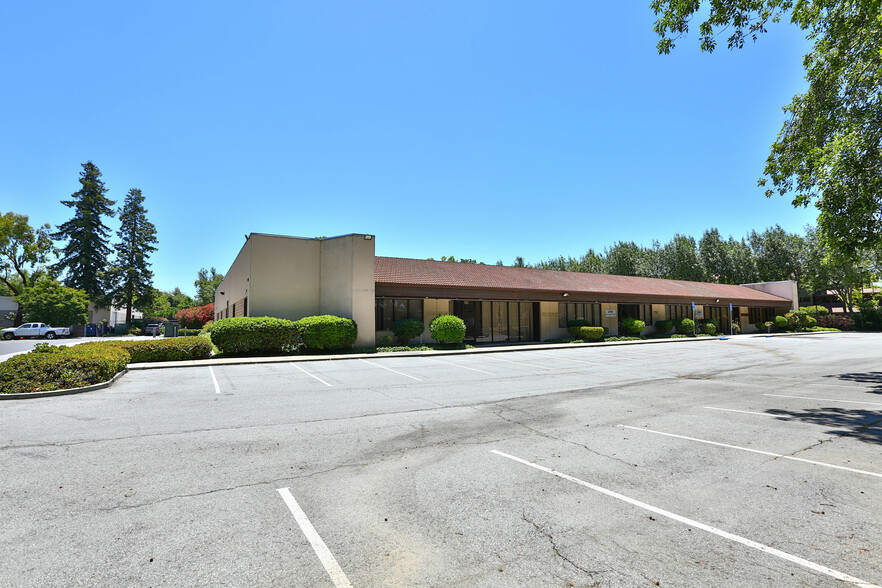 118-122 Charcot Ave, San Jose, CA for lease - Building Photo - Image 1 of 73