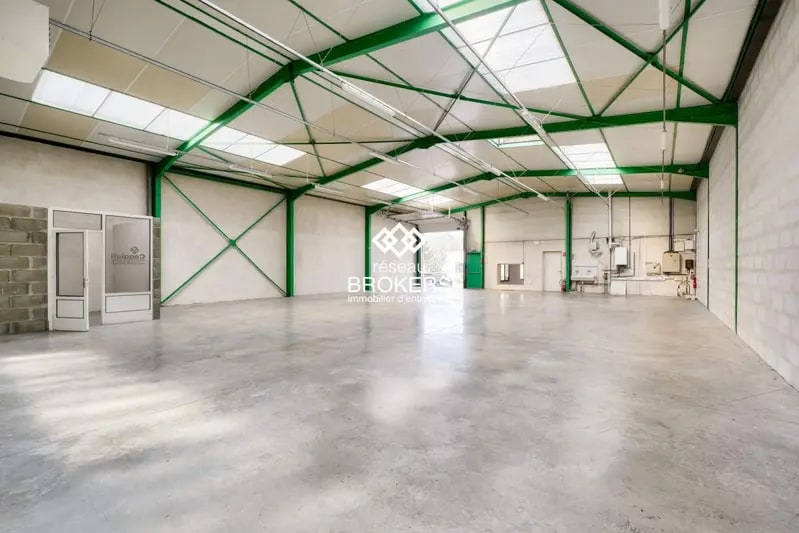 Flex in Saint-Genis-Laval for lease Interior Photo- Image 1 of 5