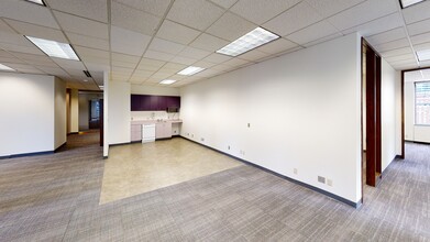 600 Stewart St, Seattle, WA for lease Interior Photo- Image 2 of 11