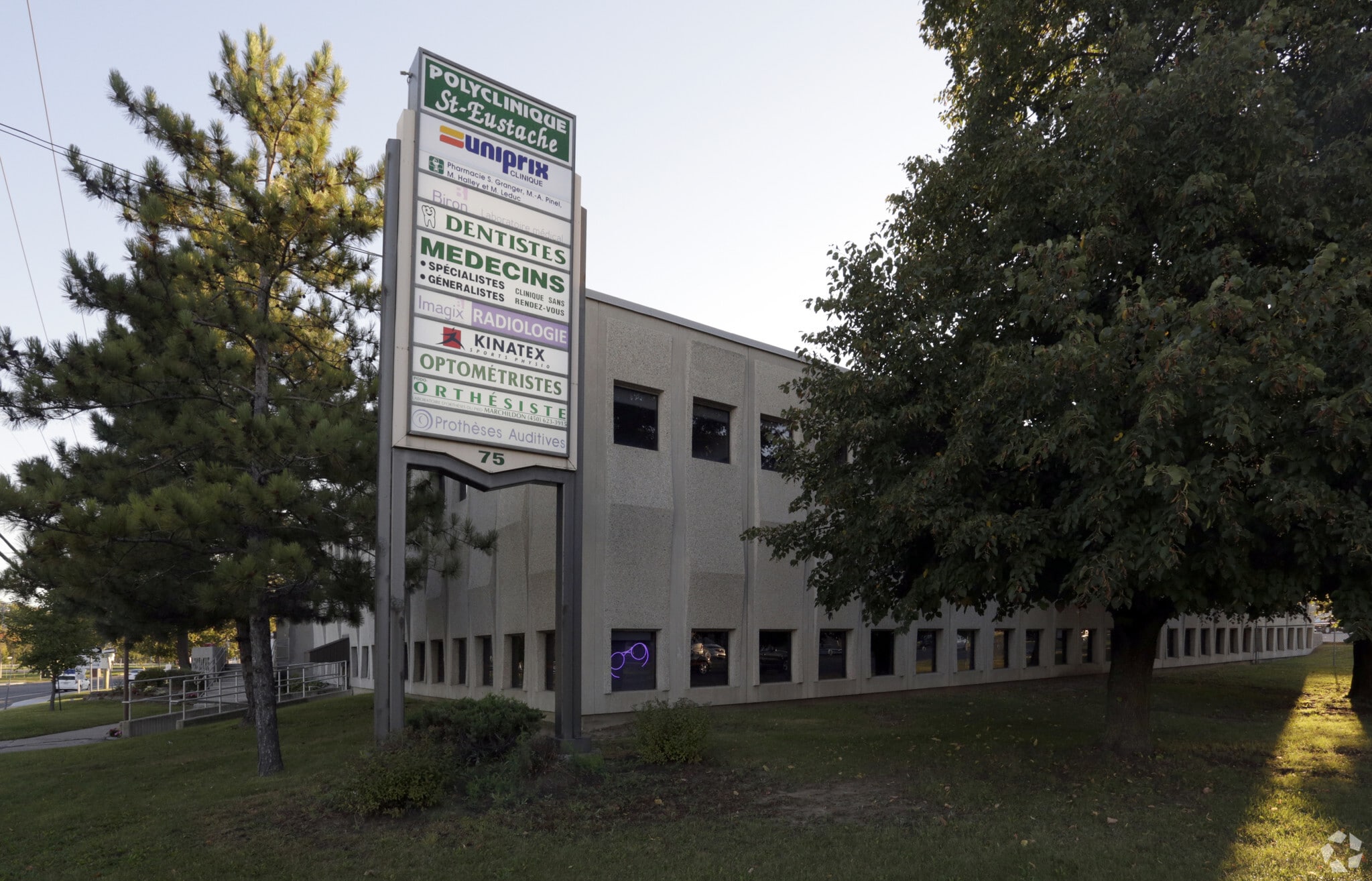 75 Rue Grignon, St-Eustache, QC for sale Primary Photo- Image 1 of 3