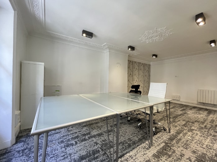32-34 Rue Washington, Paris, PAR 75008 - Unit 1 -  - Interior Photo - Image 2 of 11