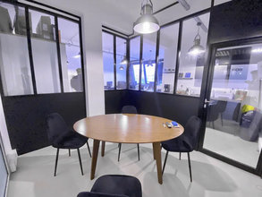 Office in Paris for lease Interior Photo- Image 2 of 5