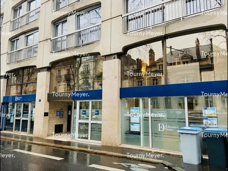 Office in Nantes for lease - Building Photo - Image 1 of 8