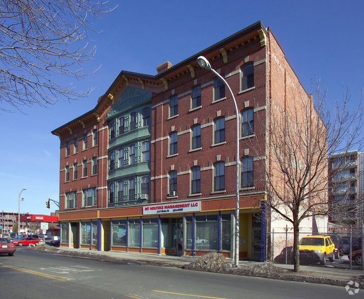 338-346 Main St, Holyoke, MA for lease - Building Photo - Image 3 of 10