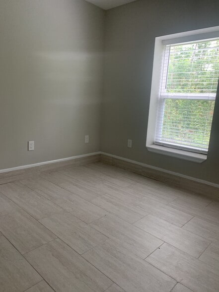 2210 E Olive Rd, Pensacola, FL for lease - Building Photo - Image 3 of 13