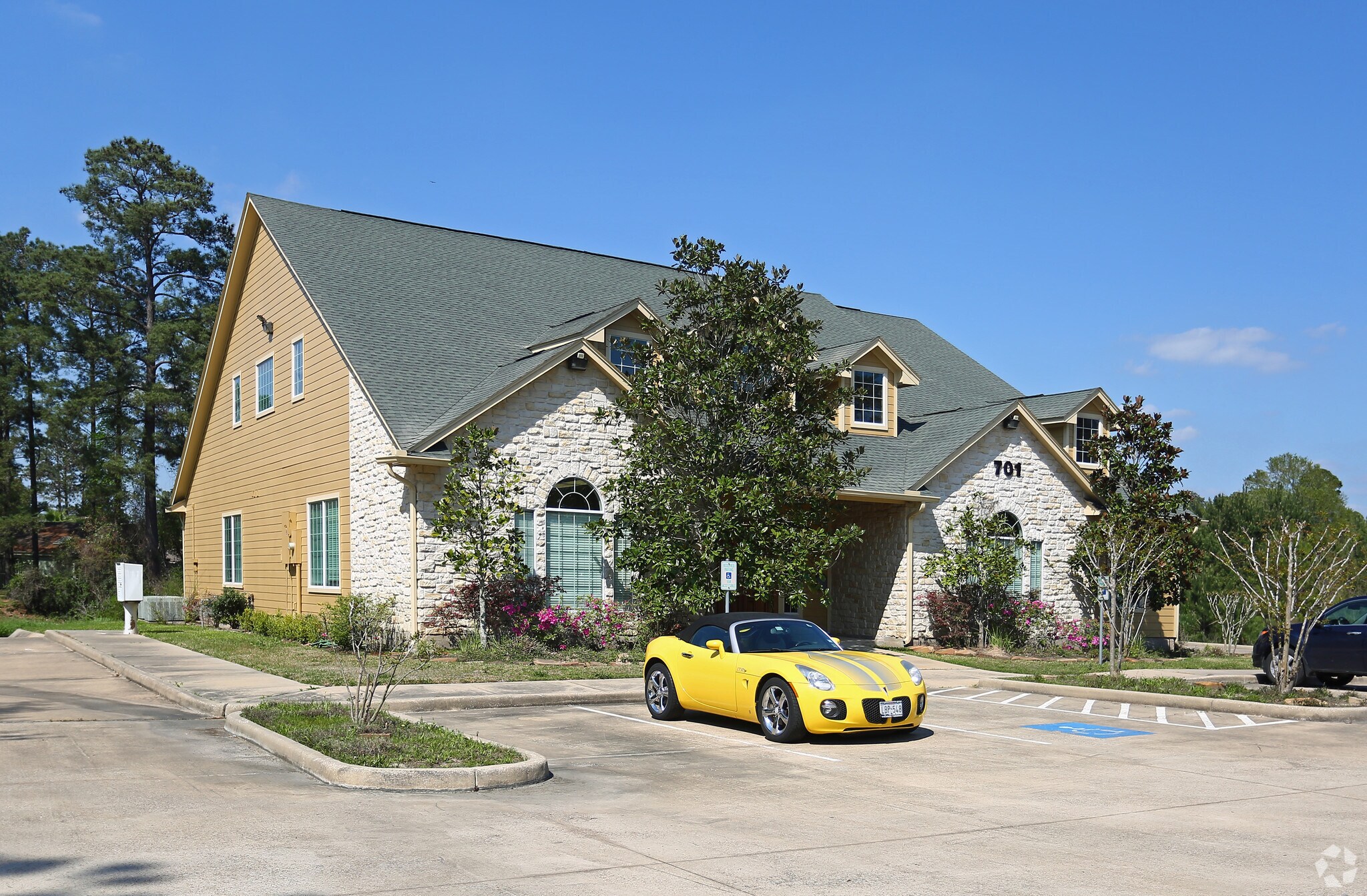 701 N Loop 336 E, Conroe, TX for lease Primary Photo- Image 1 of 7