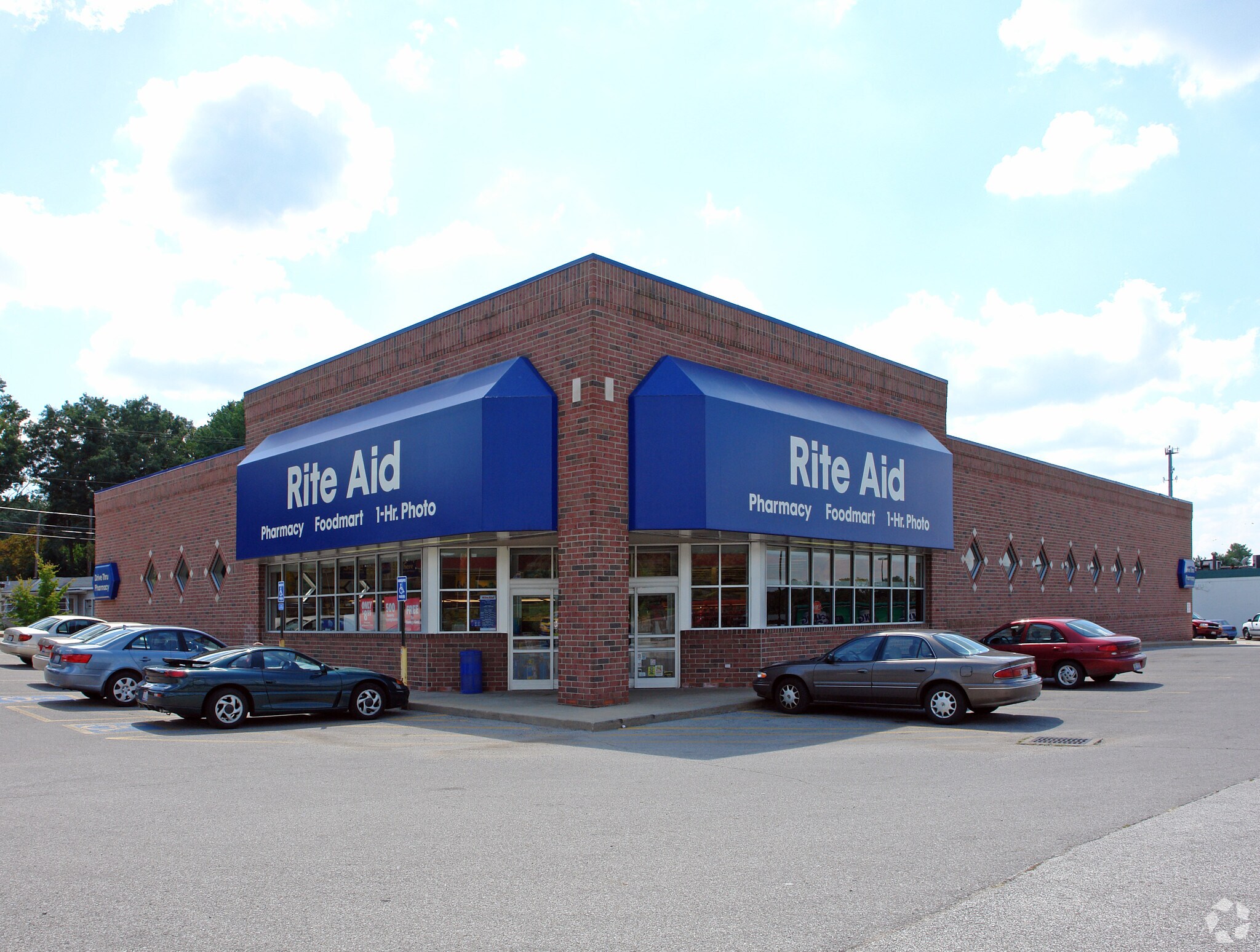 14921540 Canton Rd, Akron, OH 44312 Lakemore Plaza