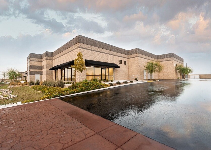 6906-6936 McCutchen Rd, Bakersfield, CA for lease Building Photo- Image 1 of 22