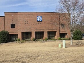 5535 Rafe Ct, Flowery Branch, GA for lease Building Photo- Image 2 of 3