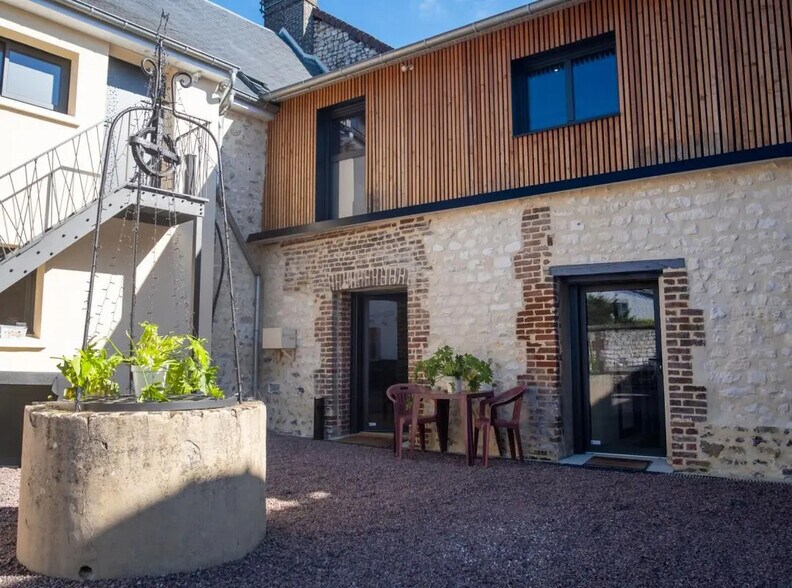 Office in PONT-DE-L'ARCHE for lease - Building Photo - Image 1 of 8