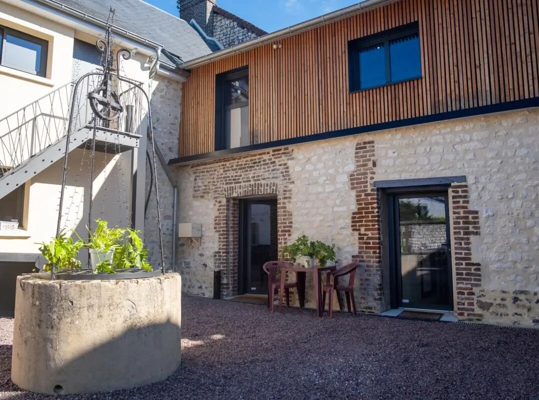 Office in PONT-DE-L'ARCHE for lease Building Photo- Image 1 of 9