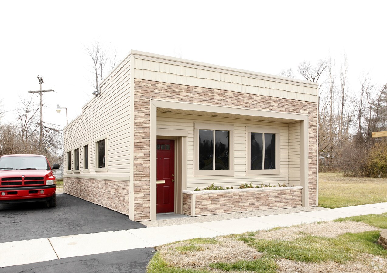 1444 Inkster Rd, Inkster, MI 48141