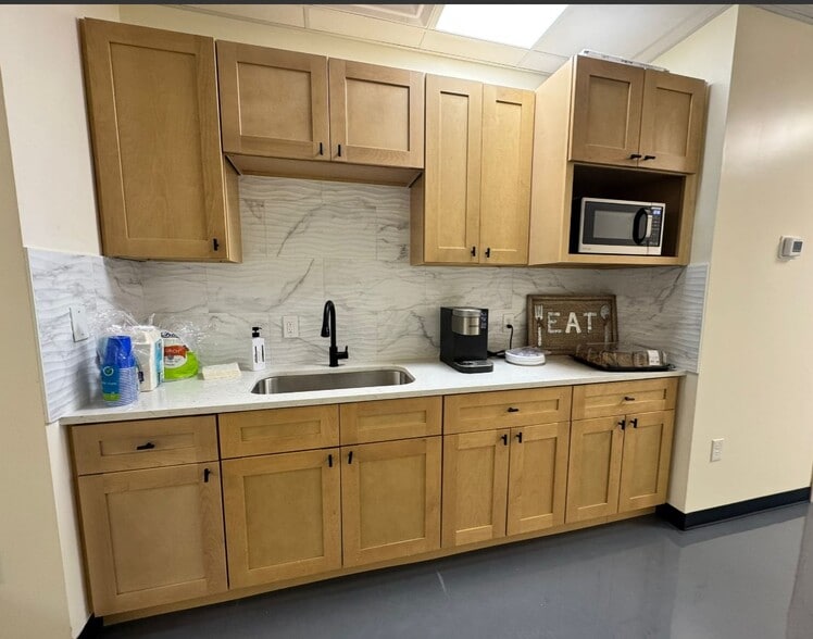 118 Madison St, Alexander City, AL for lease - Interior Photo - Image 2 of 9