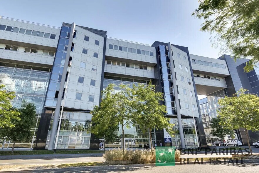 Office in Cergy for lease - Building Photo - Image 1 of 28