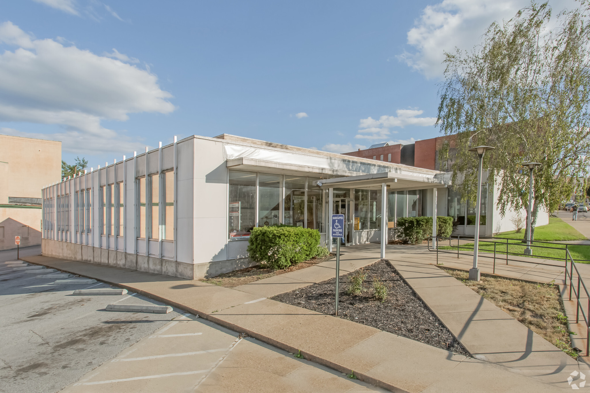 700 Dresden Ave, East Liverpool, OH for lease Primary Photo- Image 1 of 11