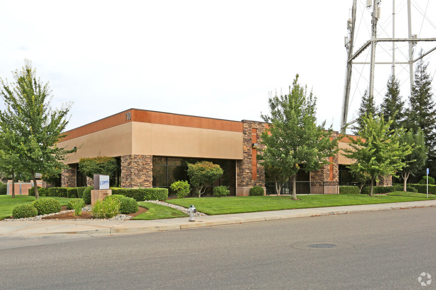 710 W Pinedale Ave, Fresno, CA for lease - Building Photo - Image 1 of 4