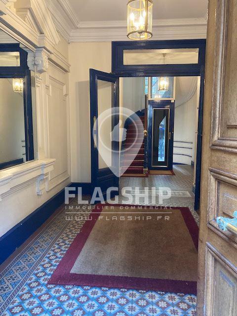 Retail in Paris for lease Building Photo- Image 1 of 8