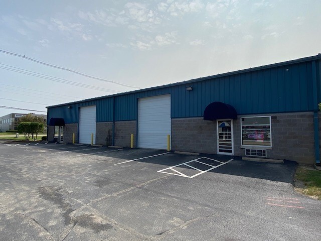 8008-8010 National Tpke, Louisville, KY for lease - Building Photo - Image 3 of 7