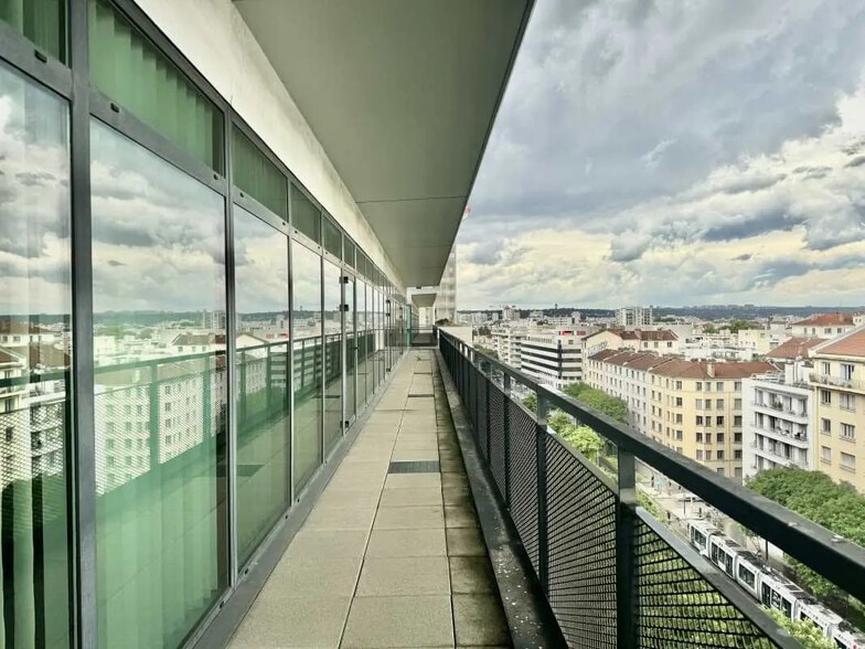 Office in Lyon for lease - Building Photo - Image 1 of 20