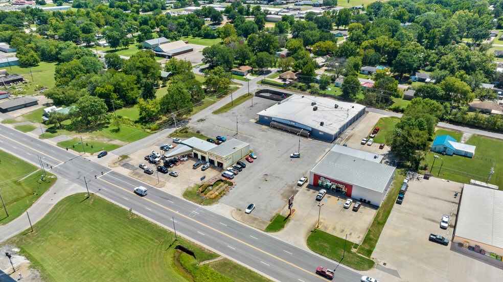 814 E Cherokee Ave, Sallisaw, OK for sale - Building Photo - Image 2 of 57