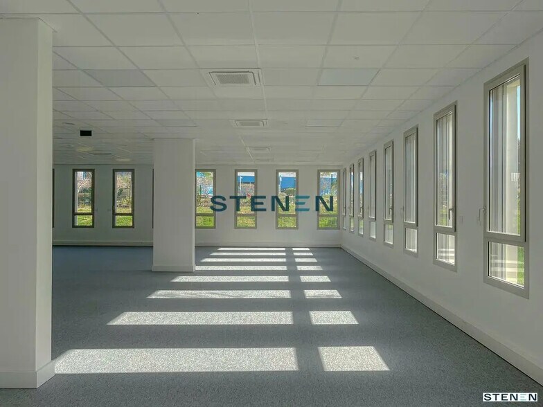 Office in Aix-en-Provence for lease - Building Photo - Image 2 of 28