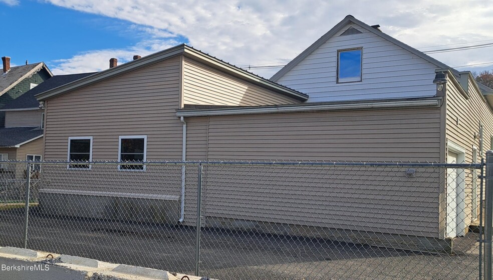 24 N Summer St, Adams, MA for sale - Building Photo - Image 2 of 34