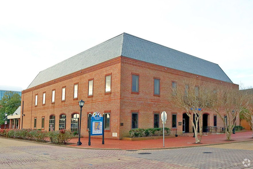 1 W Queens Way, Hampton, VA for sale - Building Photo - Image 2 of 2