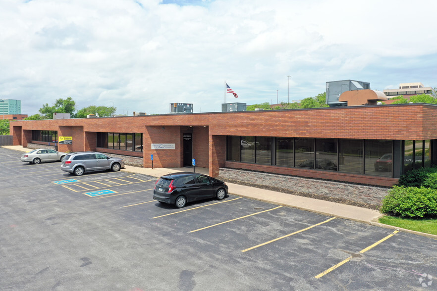 310 Regency Parkway Dr, Omaha, NE 68114 - Corporate Square I | LoopNet