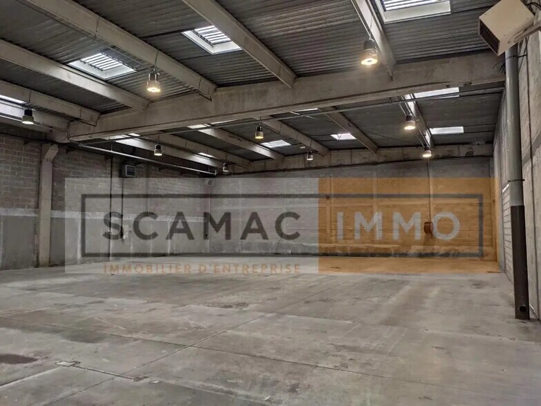 Industrial in Palaiseau for lease - Building Photo - Image 1 of 5