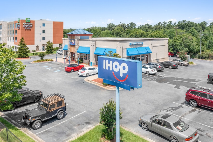 2598 N Columbia St, Milledgeville, GA for lease - Building Photo - Image 2 of 4