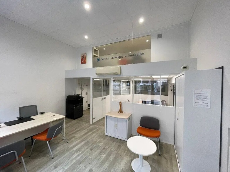 Retail in Villeurbanne for lease - Interior Photo - Image 3 of 6