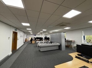 Lacy Way, Elland for lease Interior Photo- Image 2 of 2