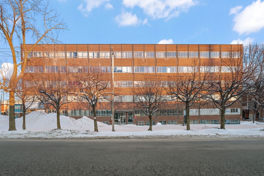 350 Rue De Louvain O, Montréal, QC for lease - Building Photo - Image 1 of 2